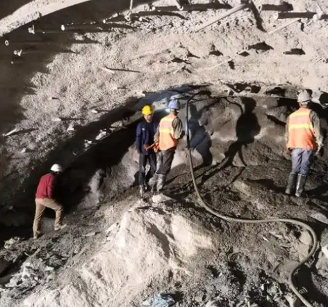 会泽拱顶带模注浆料的施工流程及注意事项